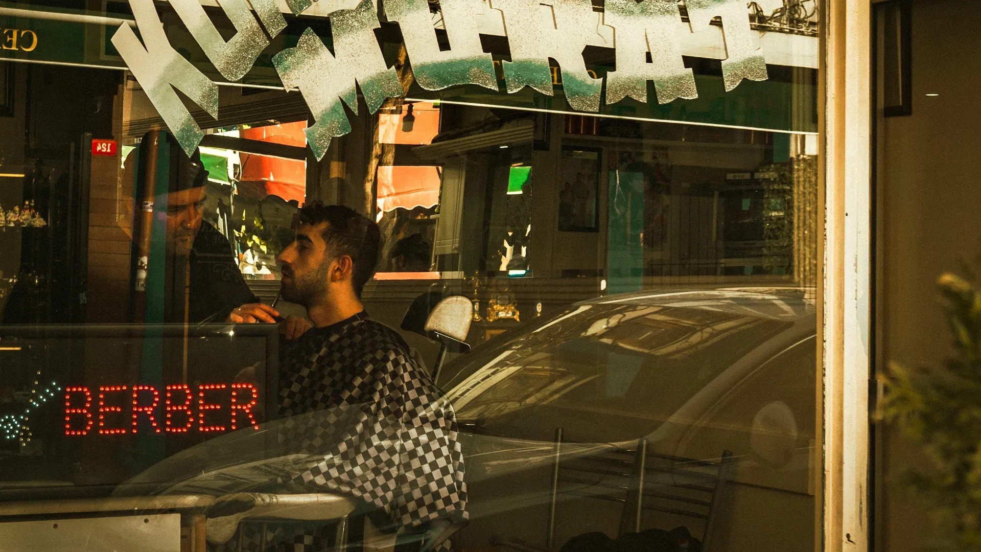 Barber Chairs UK: Top Trends for British Barbers in 2025