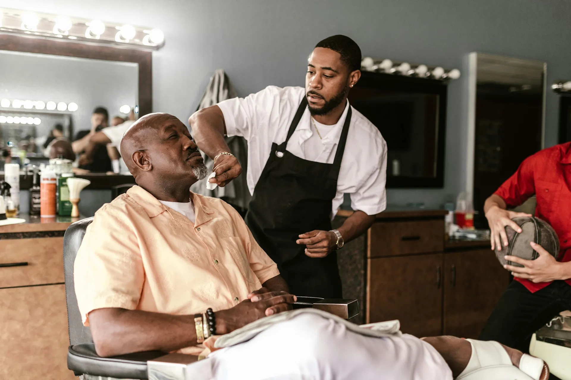 Finding the Best Chair for Barber Comfort: Ergonomics 101 in 2025